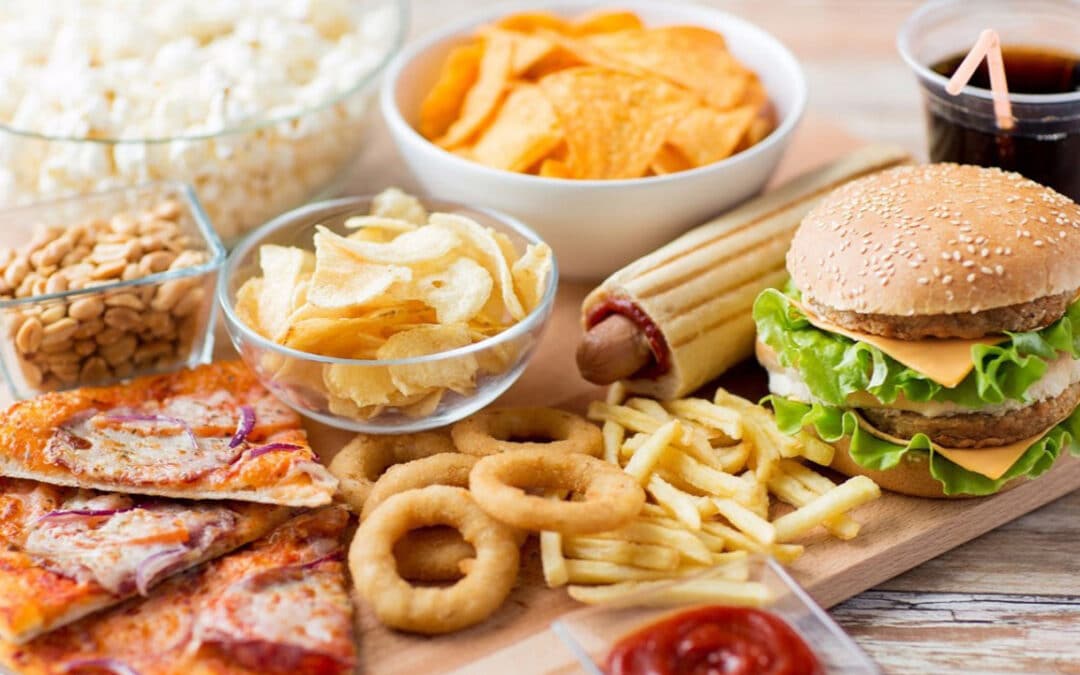 أضرار الوجبات السريعة على صحة الإنسان