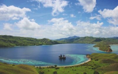 بحيرة تيتيكاكا.. أكبر بحيرة في أمريكا الجنوبية