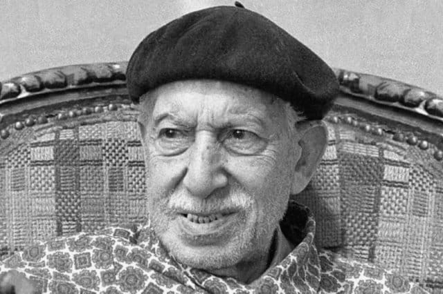 توفيق الحكيم.. رائد المسرح العربي وأديب الرمزية