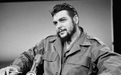 إرنستو جيفارا.. رمز الثورة والفكر الثوري