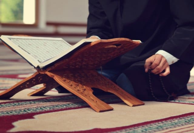 سبب نزول سورتي الفلق والناس