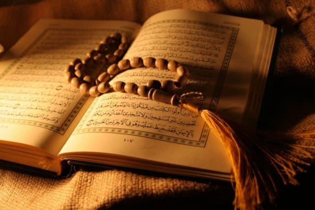 كم عدد أحزاب القرآن الكريم؟