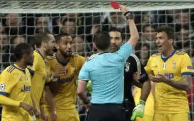 التحكيم في كرة القدم .. العدالة داخل المستطيل الأخضر