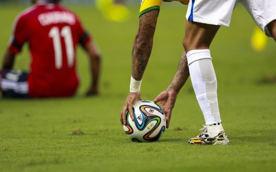 قوانين كرة القدم الأساسية .. دليلك لفهم اللعبة بسهولة